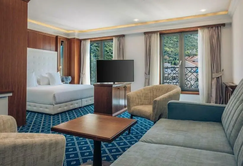سوییت جونیور, Iberostar Waves Slavija