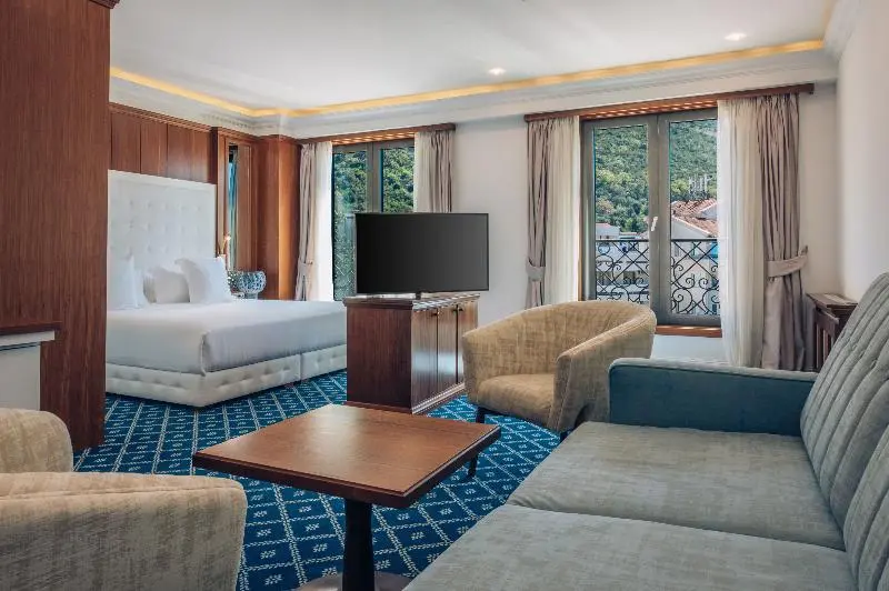 سوییت جونیور, Iberostar Waves Slavija