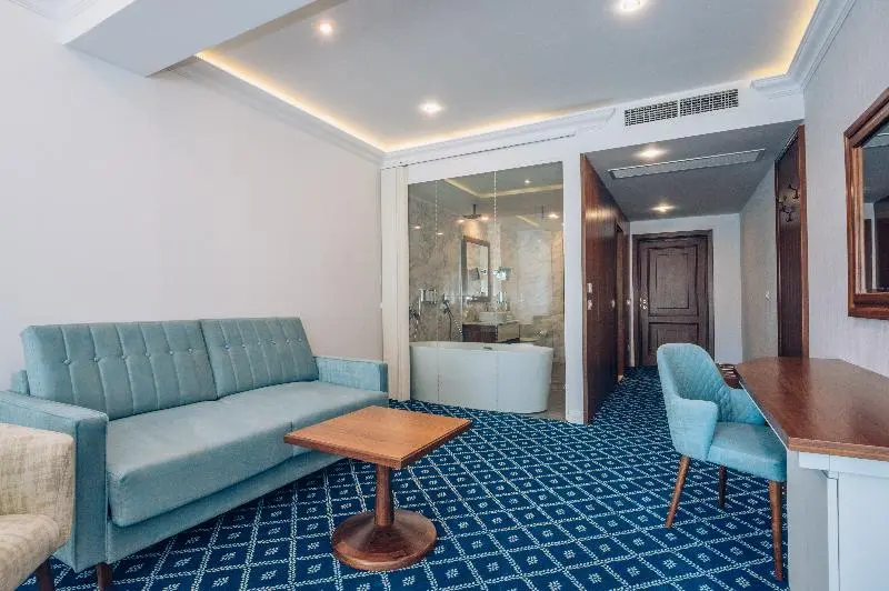 سوییت جونیور, Iberostar Waves Slavija