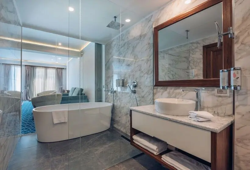 سوییت جونیور, Iberostar Waves Slavija