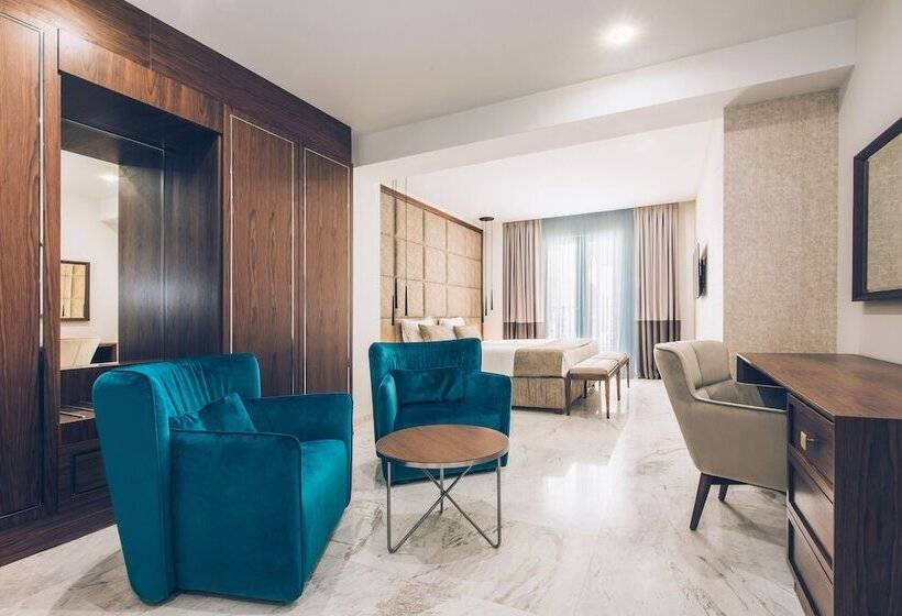 اتاق اساندارد با چشم‌انداز جانبی به دریا, Iberostar Waves Slavija