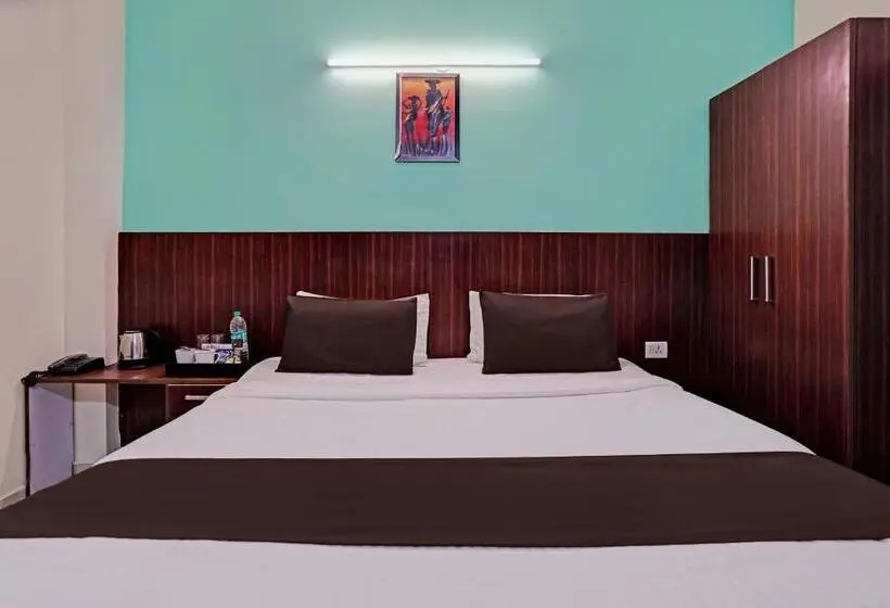 スタンダードルーム, Golden Imperial Near Pvr Ansal Plaza Greater Noida