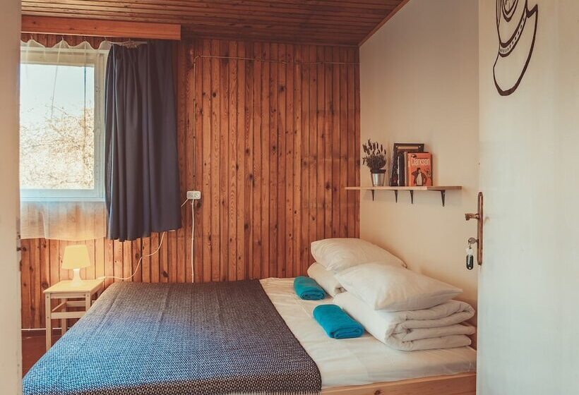 اتاق استاندارد با سرویس بهداشتی مشترک, Guboja