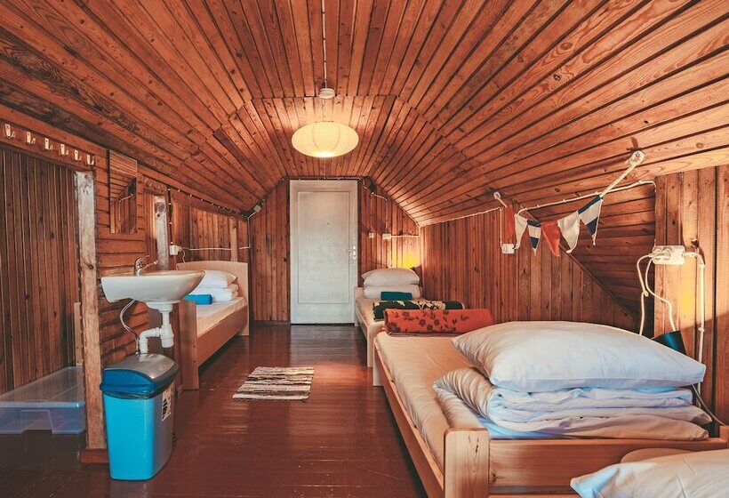 اتاق خانوادگی با سرویس بهداشتی مشترک, Guboja