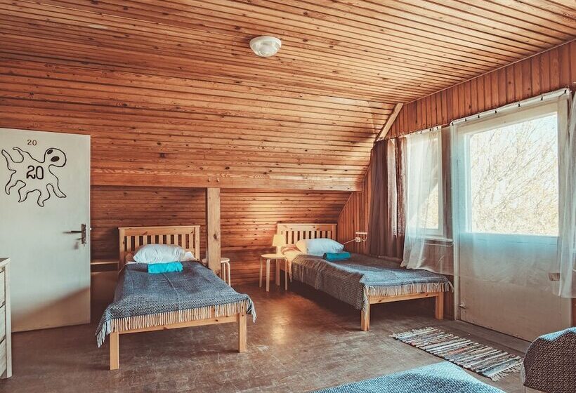 اتاق خانوادگی با سرویس بهداشتی مشترک, Guboja