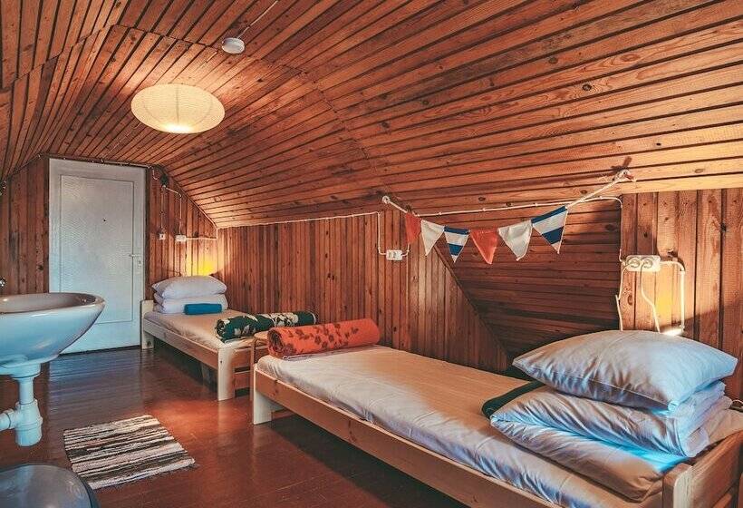 اتاق خانوادگی با سرویس بهداشتی مشترک, Guboja