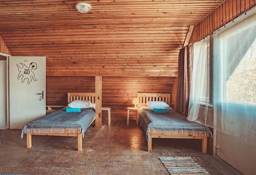 اتاق خانوادگی با سرویس بهداشتی مشترک, Guboja