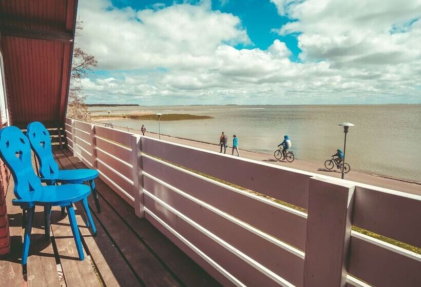 اتاق استاندارد با سرویس بهداشتی مشترک, Guboja