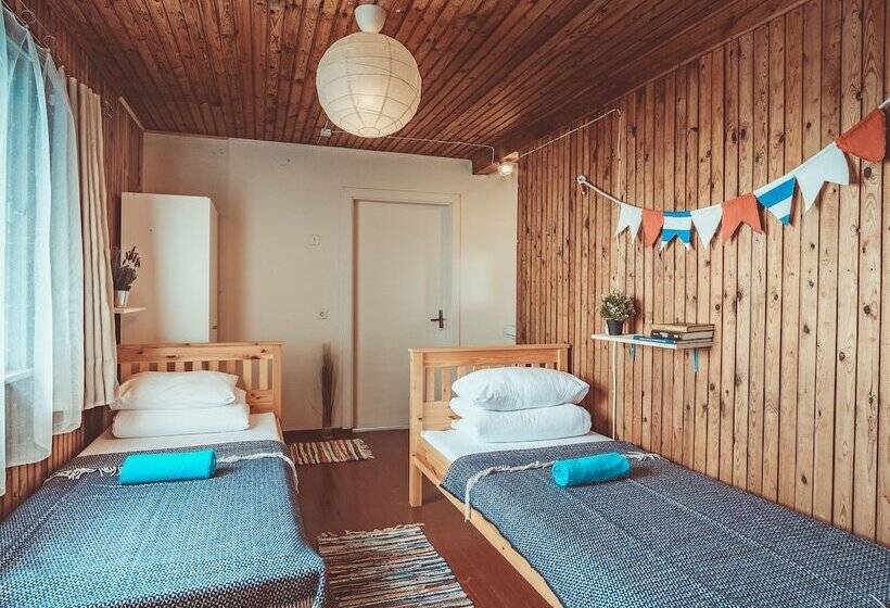 اتاق استاندارد با سرویس بهداشتی مشترک, Guboja