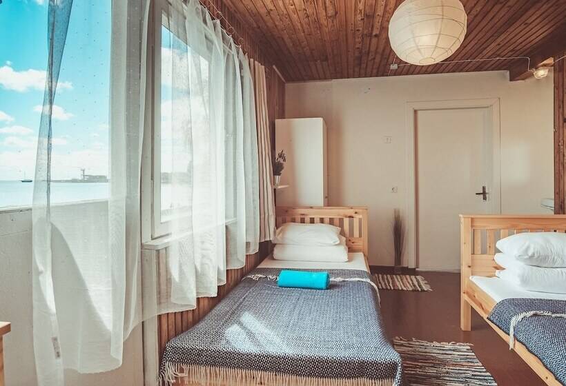 اتاق استاندارد با سرویس بهداشتی مشترک, Guboja