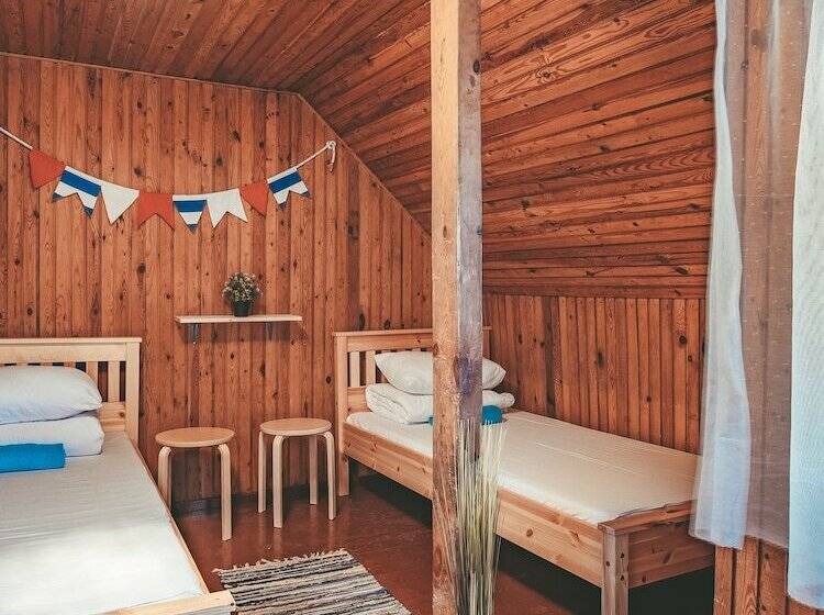 اتاق استاندارد با سرویس بهداشتی مشترک, Guboja