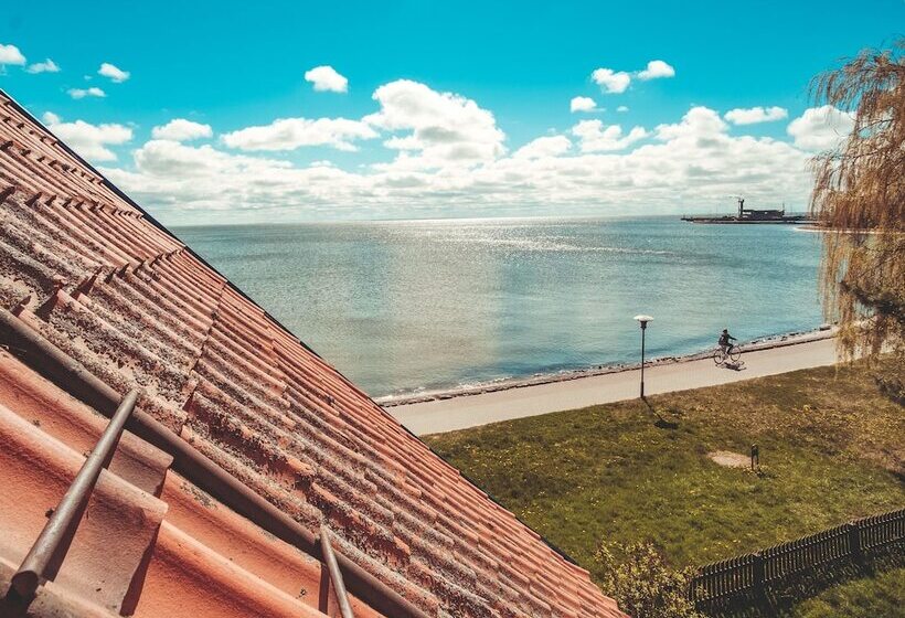 اتاق استاندارد سه تخته با سرویس بهداشتی مشترک, Guboja