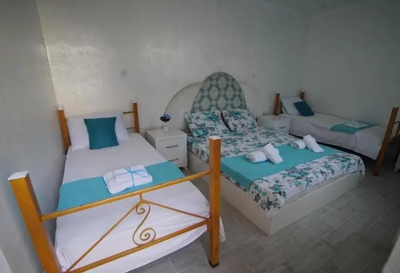 اتاق استاندارد چهار تخته, Nikas Guest House