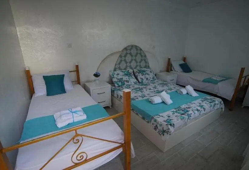 اتاق استاندارد چهار تخته, Nikas Guest House