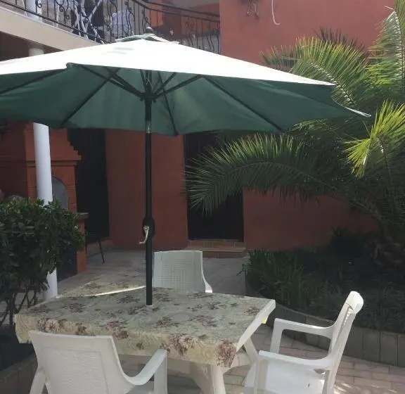 اتاق استاندارد چهار تخته, Nikas Guest House