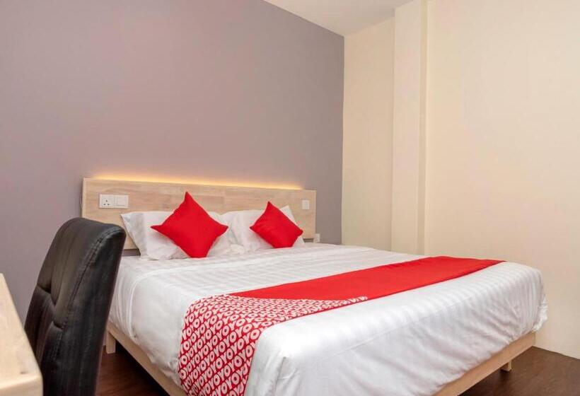 キングサイズベッドのデラックスルーム, Oyo 778 Bmw 2