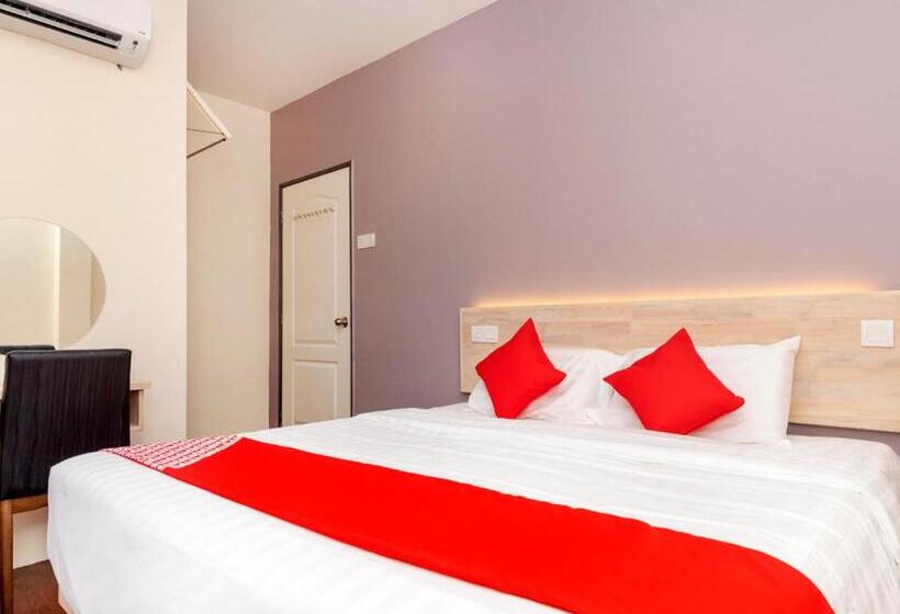 キングサイズベッドのデラックスルーム, Oyo 778 Bmw 2