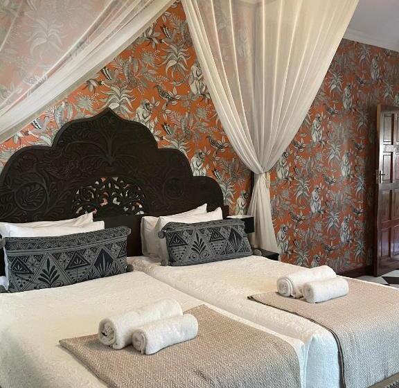 اتاق خانوادگی, 528 Victoria Falls Guest House