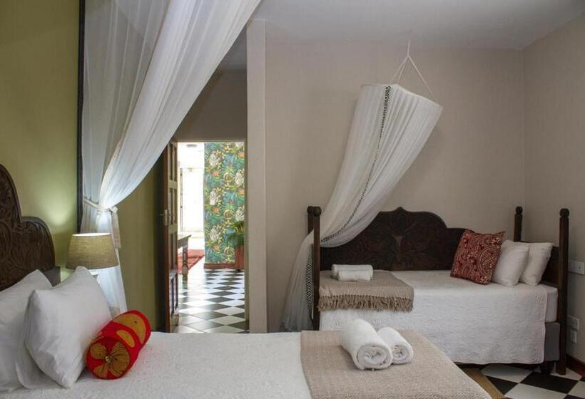 اتاق لوکس سه تخته, 528 Victoria Falls Guest House