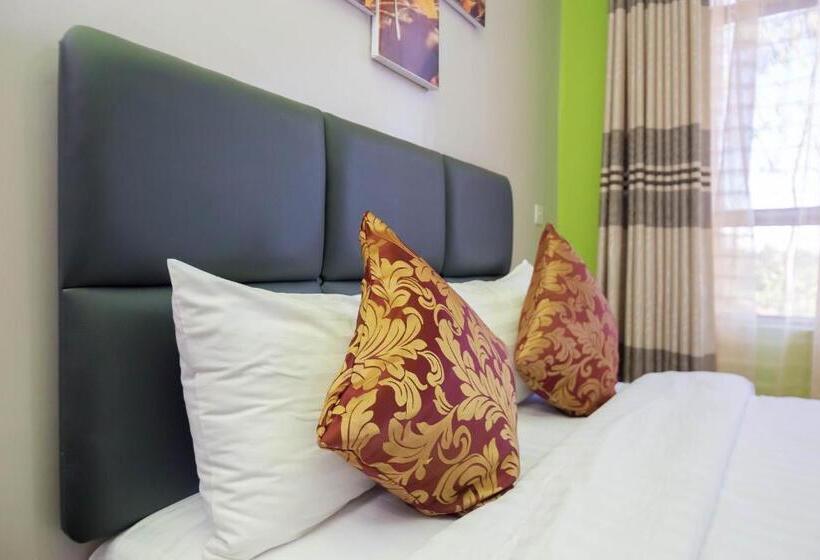 اتاق لوکس, Maple Inn