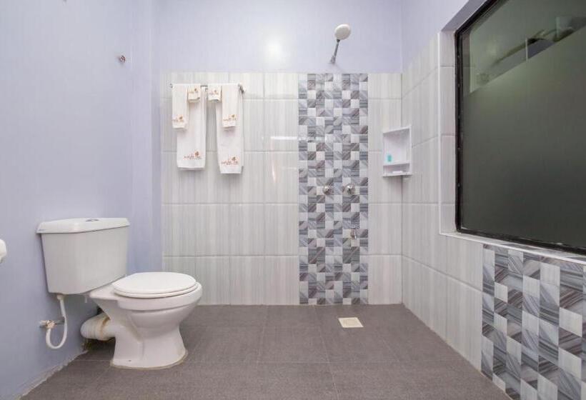 اتاق لوکس, Maple Inn