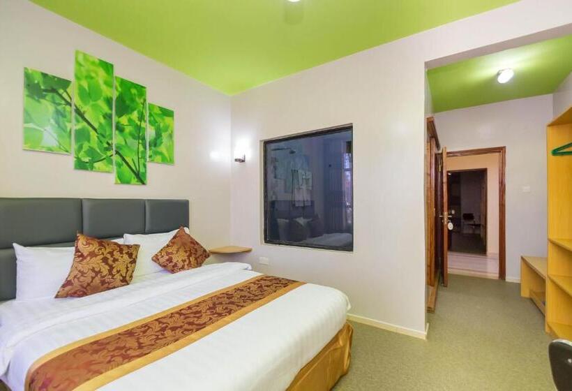 اتاق لوکس, Maple Inn