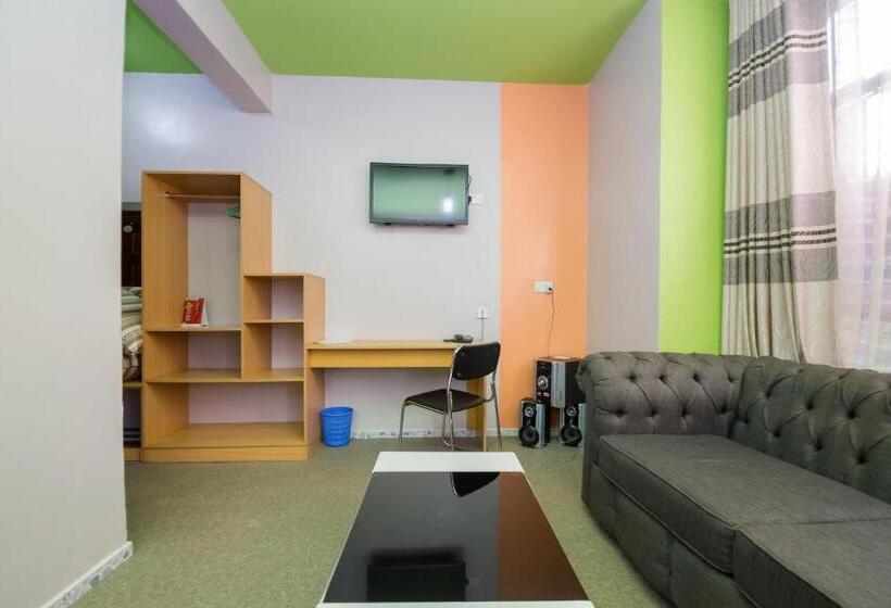 اتاق لوکس, Maple Inn