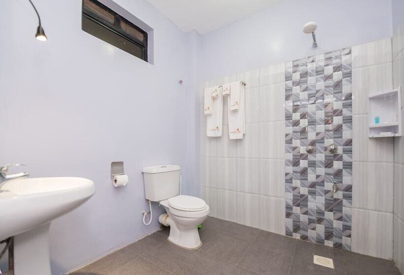 اتاق لوکس, Maple Inn