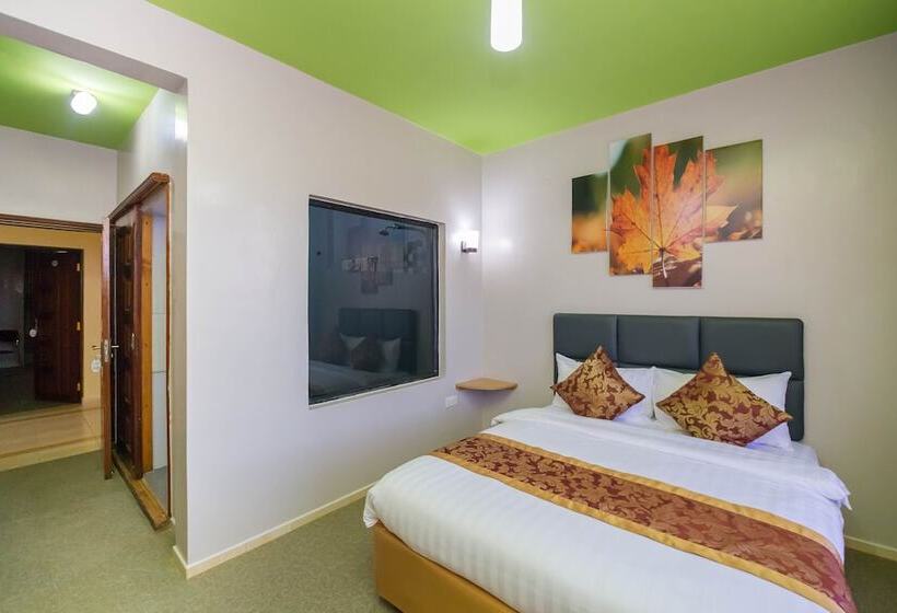 اتاق لوکس, Maple Inn