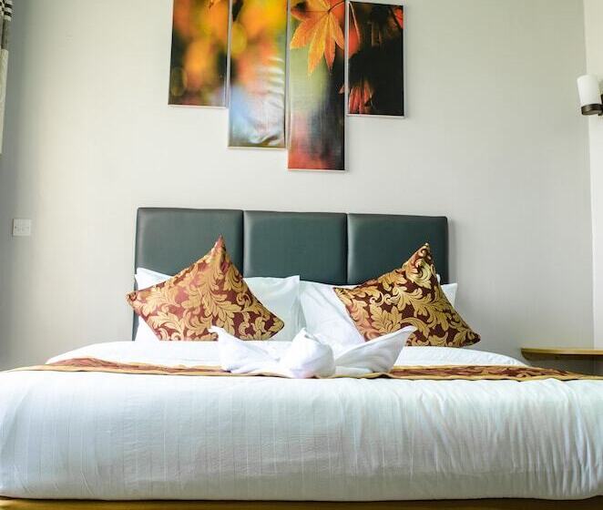 اتاق لوکس, Maple Inn