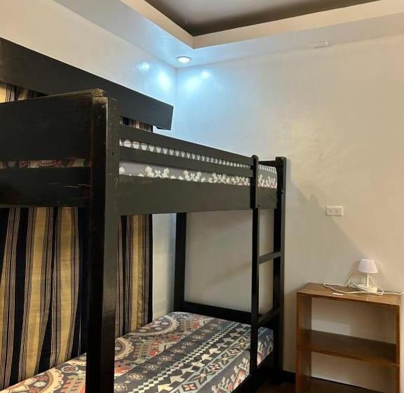 اتاق خانوادگی, Seaslugs Traveller S Inn