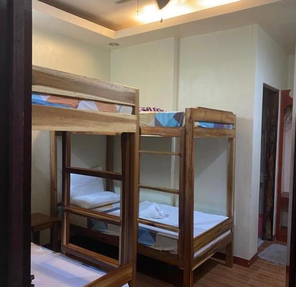 اتاق استاندارد چهار تخته, Seaslugs Traveller S Inn