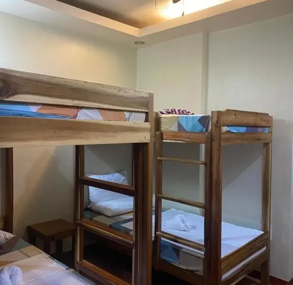 スタンダード４人部屋, Seaslugs Traveller S Inn