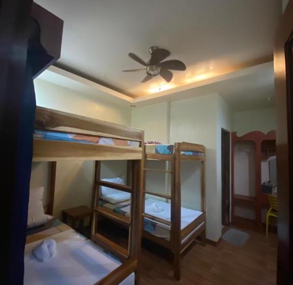 اتاق استاندارد چهار تخته, Seaslugs Traveller S Inn