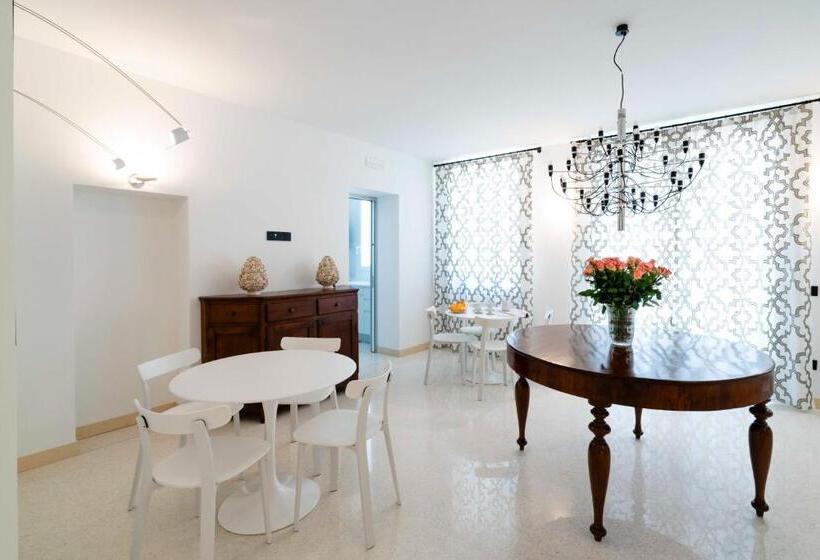 سوئیت جونیور با تراس, Antica Pusterla Relais De Charme