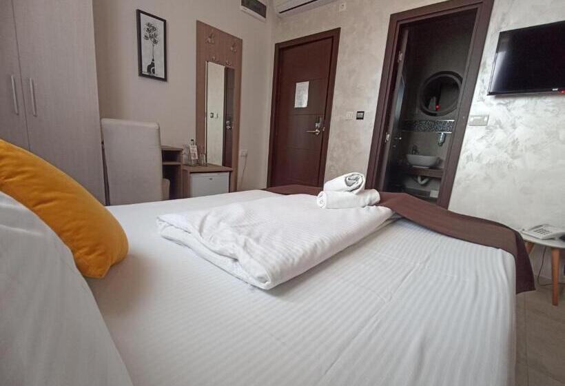 اتاق اکونومی, Garnet Hotel & Event Centar