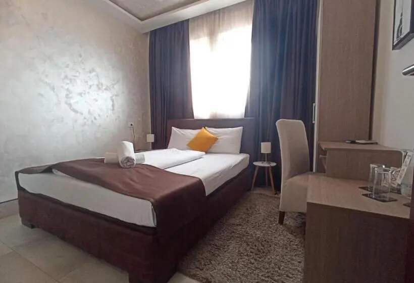 اتاق اکونومی, Garnet Hotel & Event Centar
