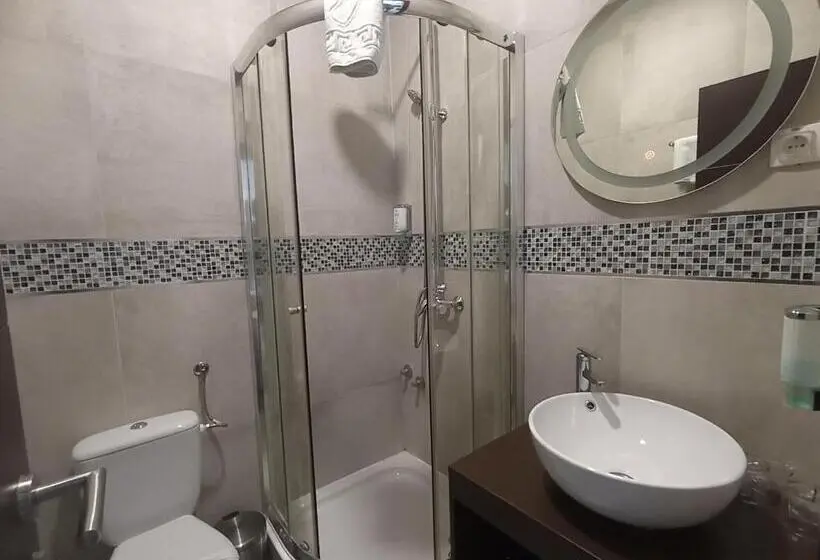 اتاق اکونومی, Garnet Hotel & Event Centar