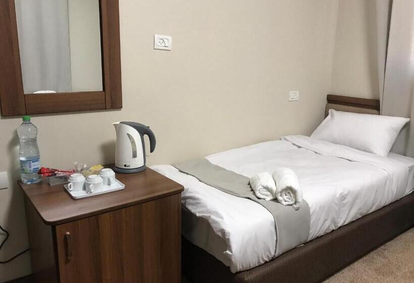 اتاق استاندارد سه نفره, Eli Guest House