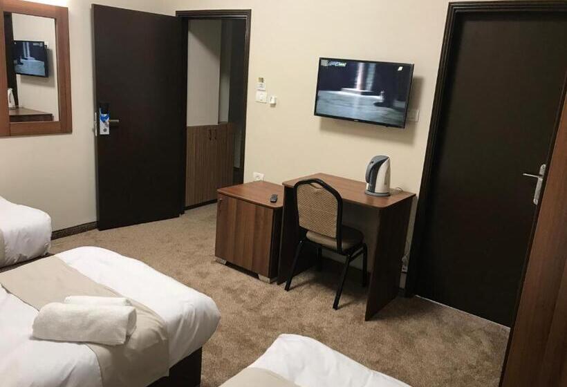 اتاق استاندارد سه نفره, Eli Guest House