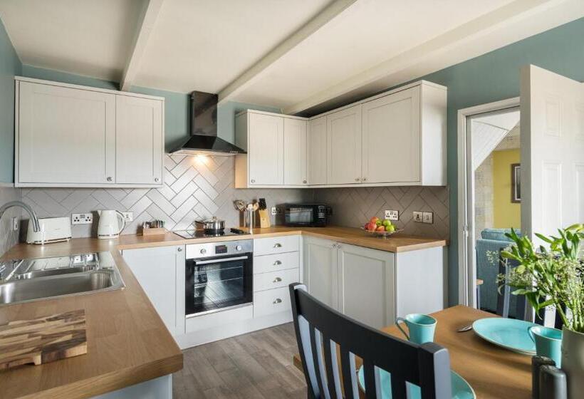 דירת חדר נוף לים, Lifeboat Inn