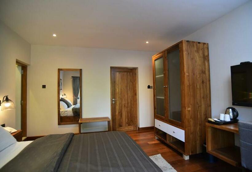 غرفة أساسية, Aryana Boutique