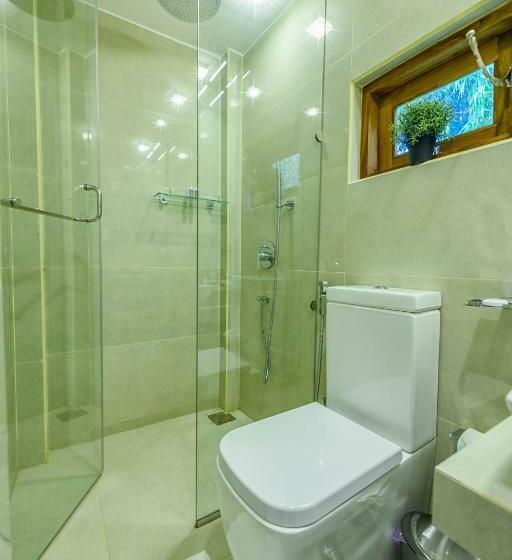 غرفة أساسية, Aryana Boutique