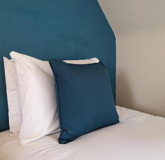 패밀리 룸, The Coo's Guest House