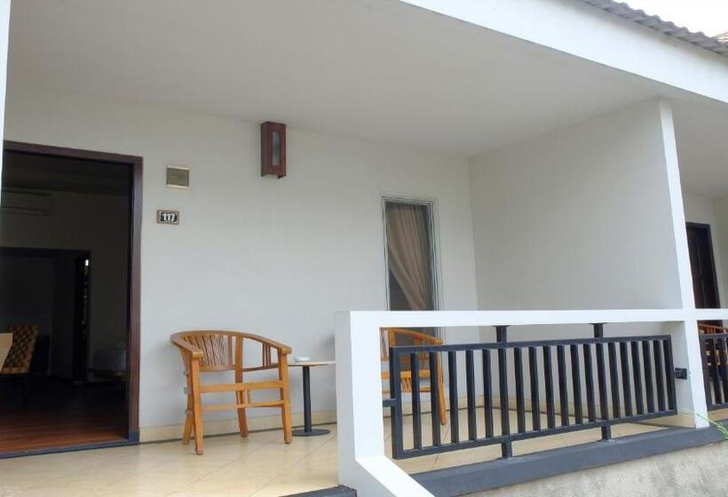 חדר סטנדרט עם מרפסת, Kuraya Residence Lampung