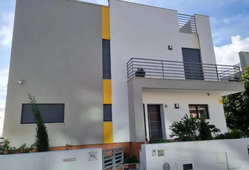 スイート, Mikaela Guest House