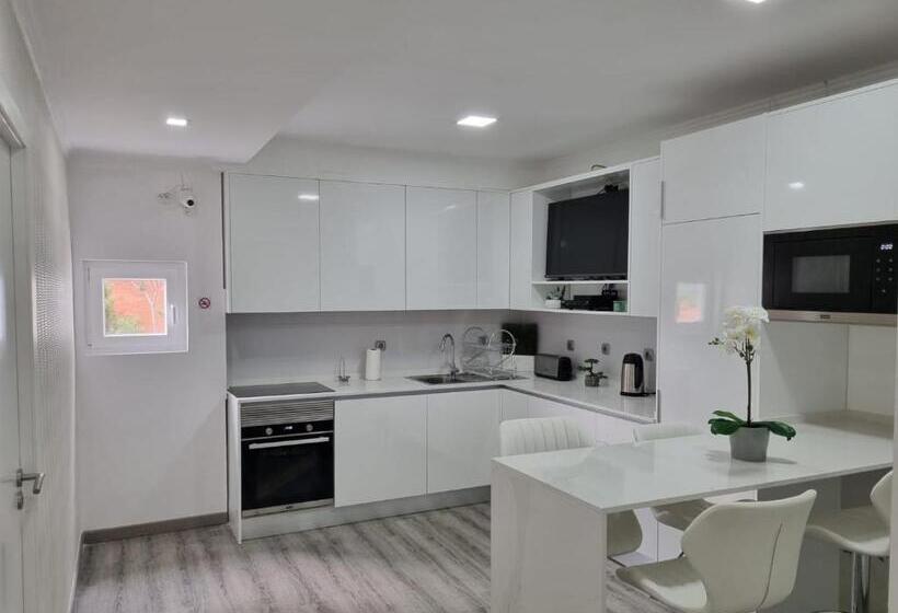 스위트, Mikaela Guest House