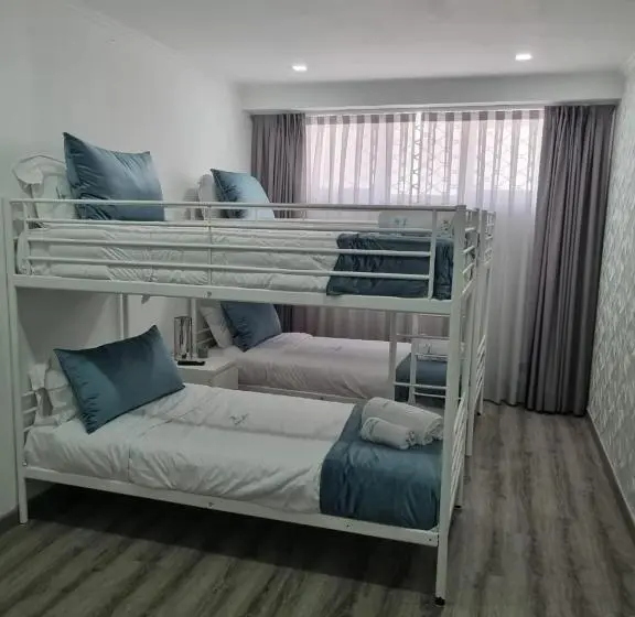 ファミリールーム, Mikaela Guest House