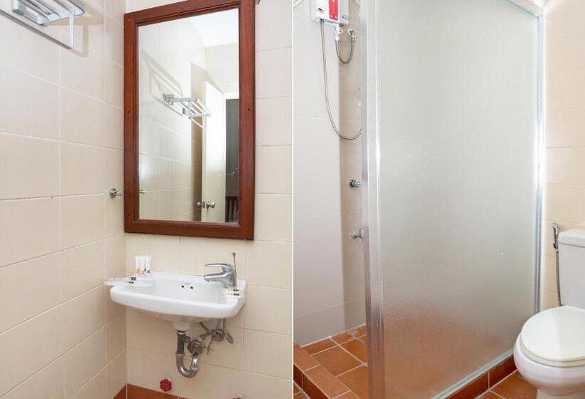 اتاق لوکس, Oyo 133 Jazzy James Country Hotel Ii