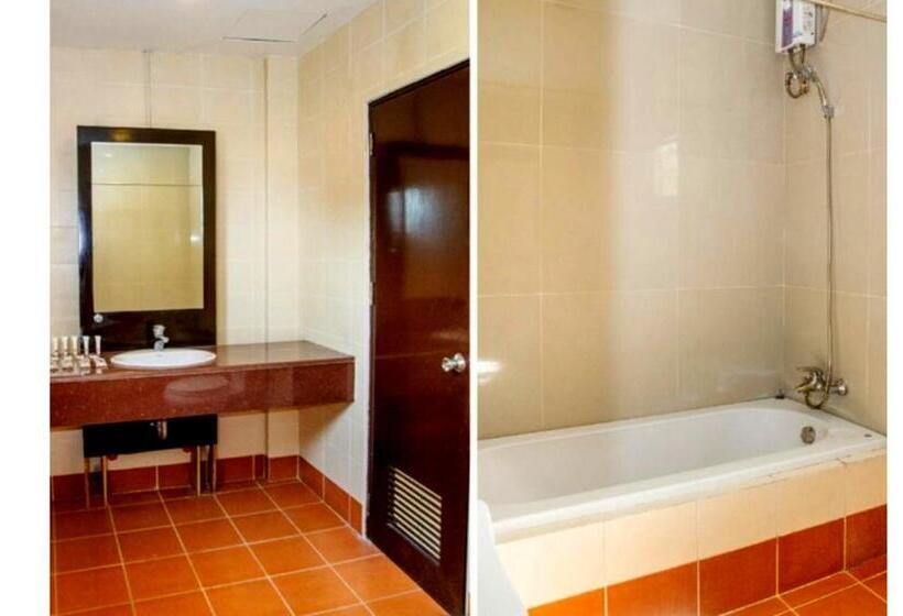 Семейный Номер, Oyo 133 Jazzy James Country Hotel Ii